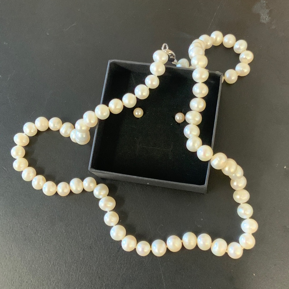 Elegant Pearl Necklace and Earring Set